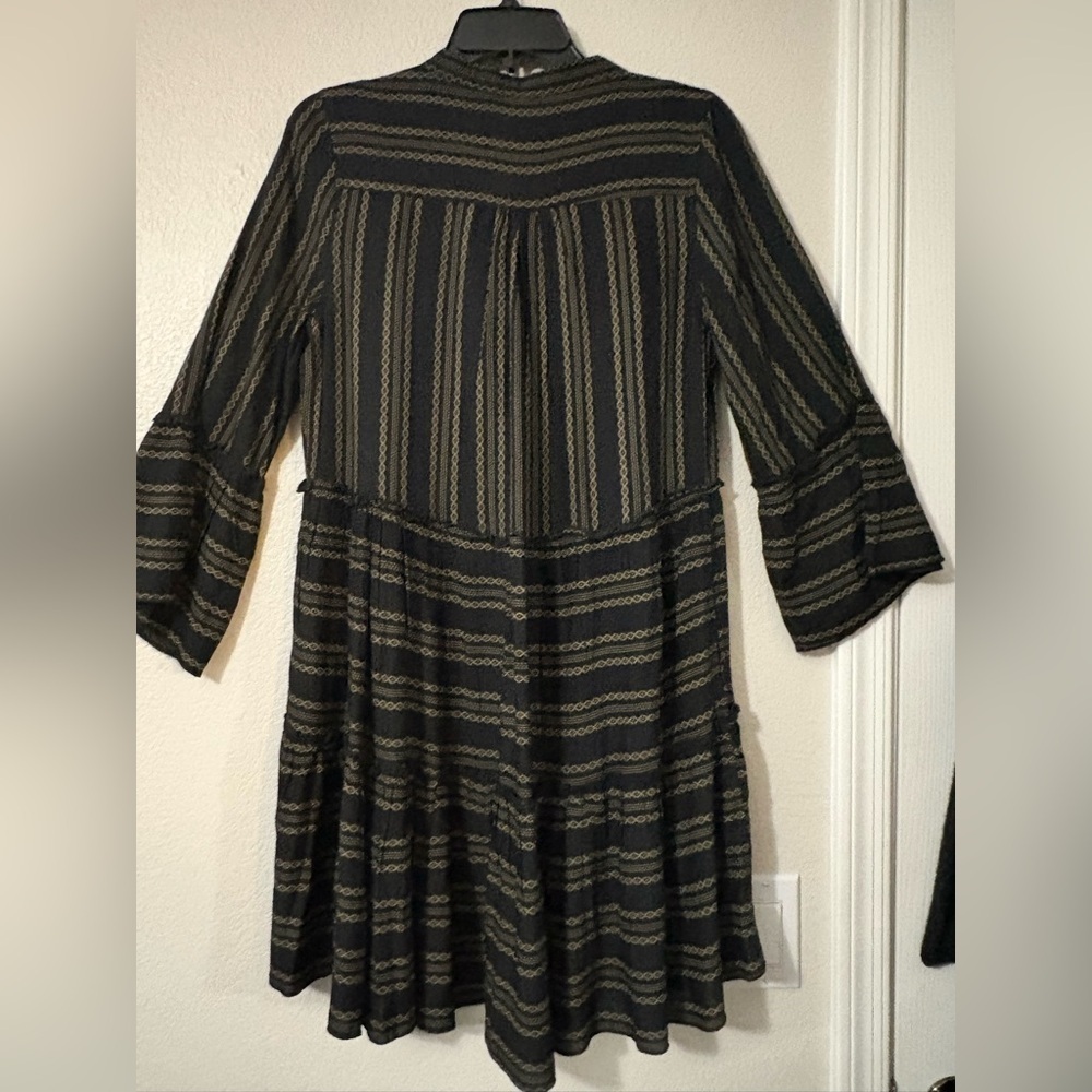 Elan Tiered, Bell Sleeve Babydoll Swing Black and Tan Dress. Pockets, Split Neck - Picture 5 of 15